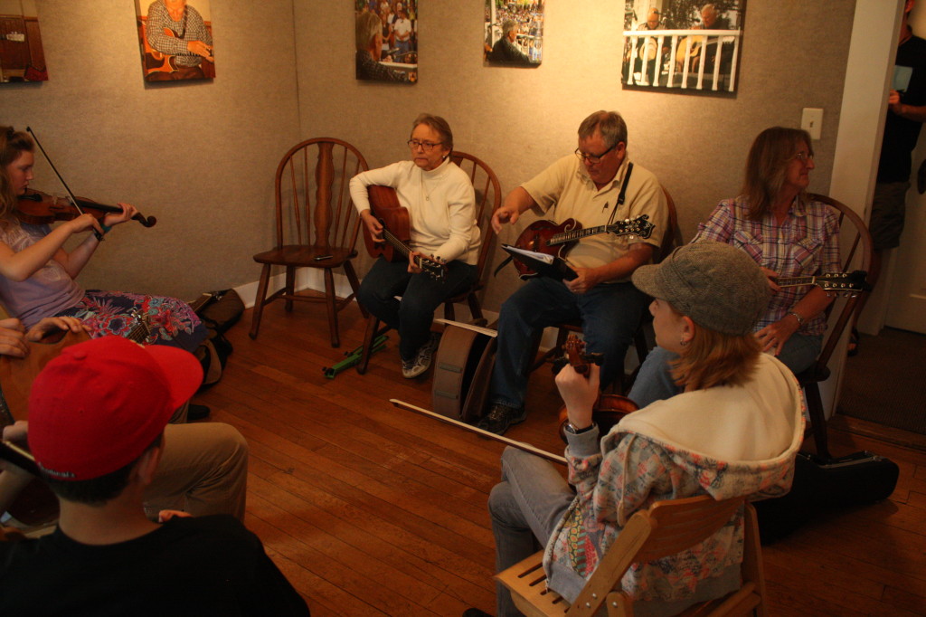 BluegrassDaddy.com is your best source for Bluegrass, Old-Time, Celtic, Gospel, and Country fiddle lessons!