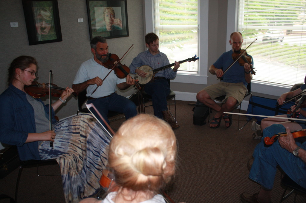 BluegrassDaddy.com is your best source for Bluegrass, Old-Time, Celtic, Gospel, and Country fiddle lessons!