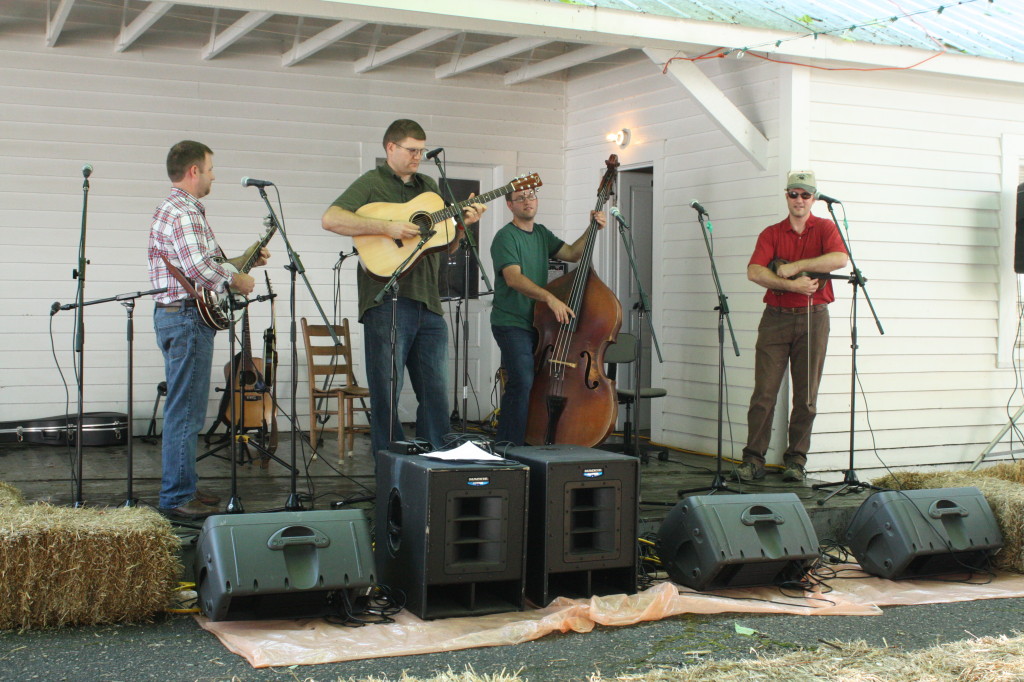  BluegrassDaddy.com is your best source for Bluegrass, Old-Time, Celtic, Gospel, and Country fiddle lessons!