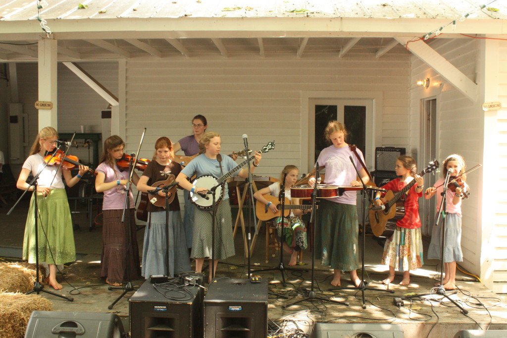  BluegrassDaddy.com is your best source for Bluegrass, Old-Time, Celtic, Gospel, and Country fiddle lessons!